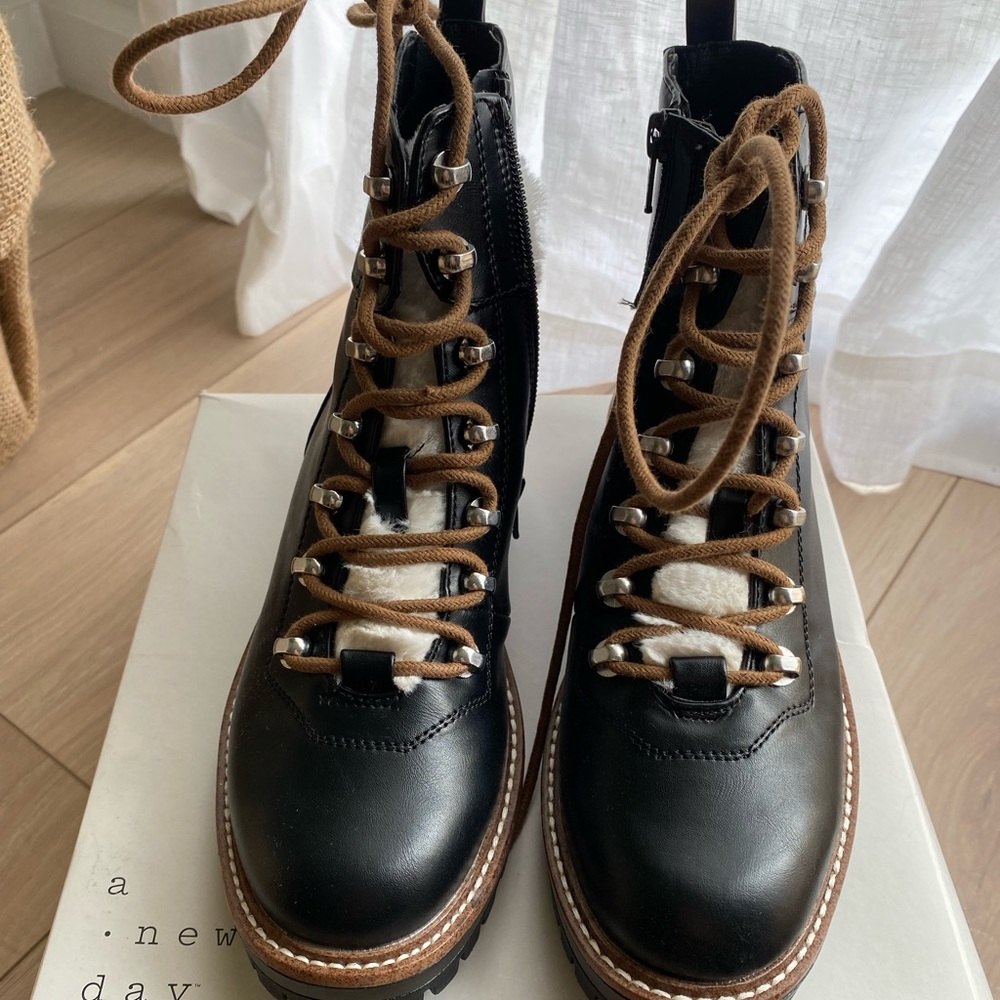 Lace up combat boot